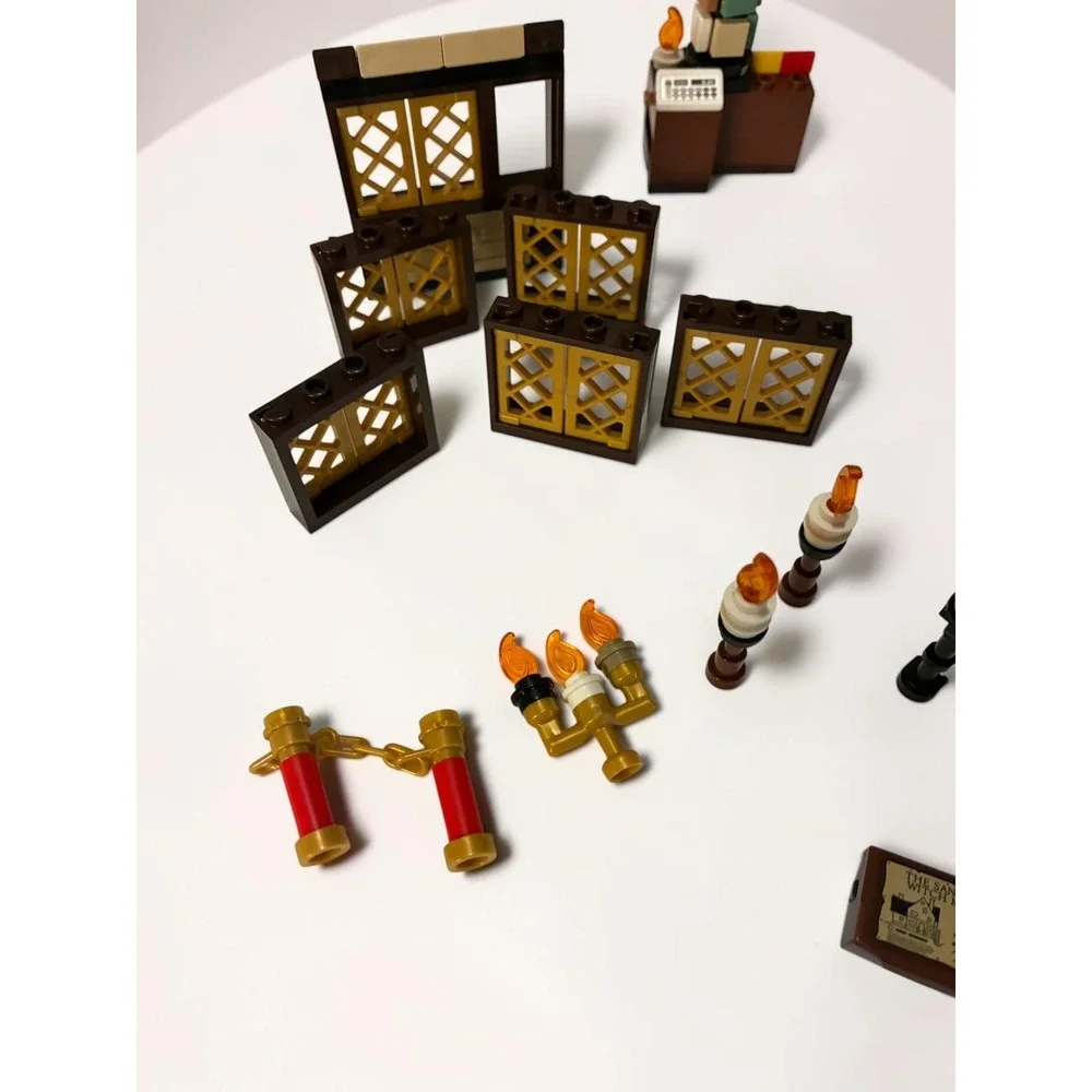 LEGO Hocus Pocus 21341 Cottage Accessories Skeletons Candles Pumpkins Gravestone